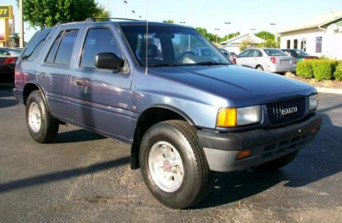 Photo of a 1995-1997 Isuzu Rodeo in Stratus Blue Mica (paint color code 781)