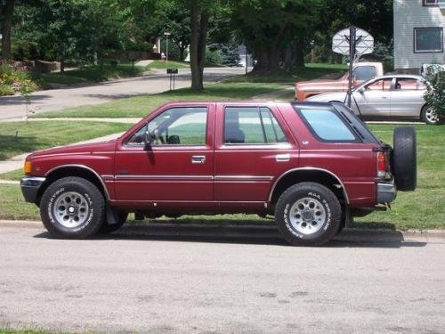 Photo of a 1991-1992 Isuzu Rodeo in Garnet Red Mica (paint color code 790)