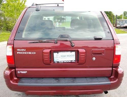 Photo of a 2002-2003 Isuzu Rodeo in Currant Red Mica (paint color code 640)