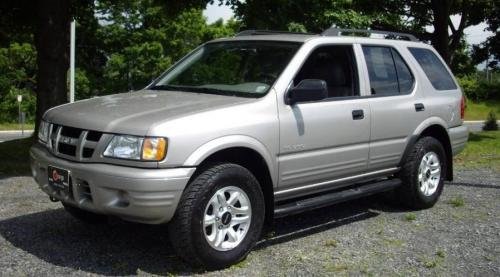 Photo of a 2004 Isuzu Rodeo in Powellite Silver Metallic (paint color code 679)