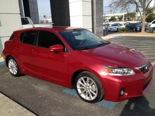 Photo of a 2011-2013 Lexus CT in Matador Red Mica (paint color code 3R1)