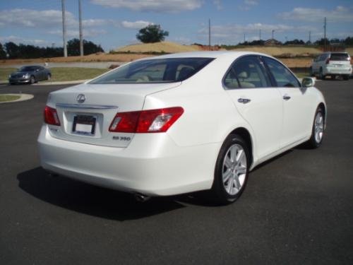 Photo of a 2007-2012 Lexus ES in Starfire Pearl (paint color code 077)