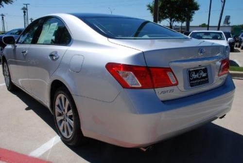 Photo of a 2011 Lexus ES in Tungsten Pearl (paint color code 1G1)