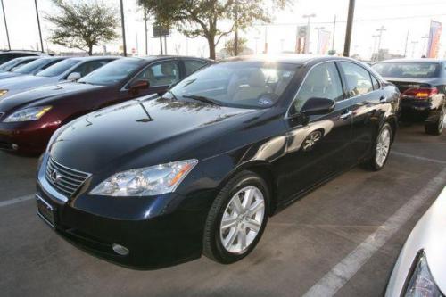 Photo of a 2010 Lexus ES in Black Sapphire Pearl (paint color code 8U0)