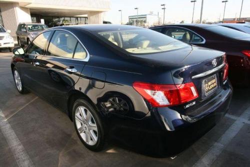 thumbnail image 2 of Lexus 8U0 Black Sapphire Pearl Spray Paint Kit – With Primer & Clear Coat 2 of 5