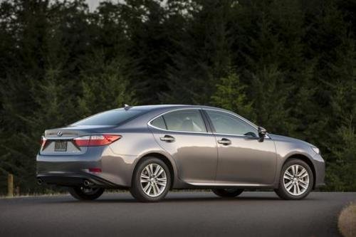 Photo of a 2013-2018 Lexus ES in Nebula Gray Pearl (paint color code 1H9)