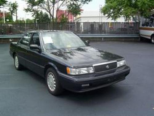 Photo of a 1990-1991 Lexus ES in Black Onyx (paint color code 202