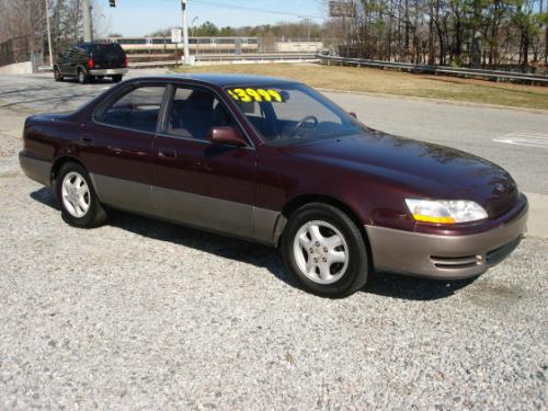 Photo of a 1992 Lexus ES in Dark Amethyst Pearl (paint color code 3K1)