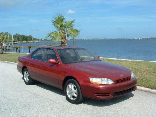 Photo of a 1994-1995 Lexus ES in Sunfire Red Pearl (paint color code 3K4)