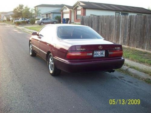 Photo of a 1996 Lexus ES in Ruby Pearl (paint color code 3L3)