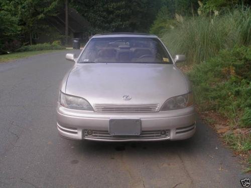 Photo of a 1992-1993 Lexus ES in Almond Beige Pearl (paint color code 4J1)