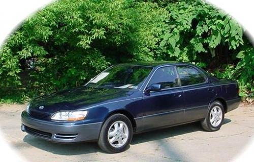 Photo of a 1992 Lexus ES in Frosted Sapphire Pearl (paint color code 8J4