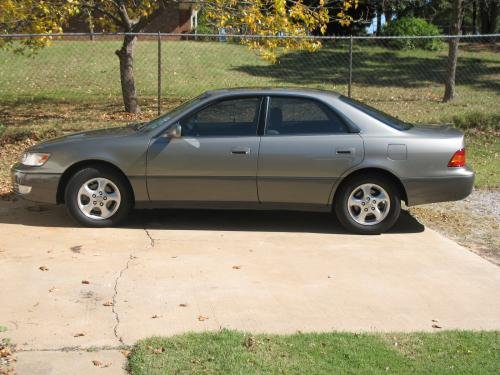 Photo of a 1999 Lexus ES in Antique Sage Pearl (paint color code 1B2)