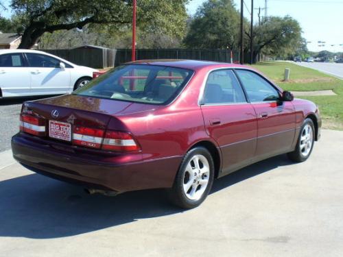 Photo of a 2000 Lexus ES in Vintage Red Pearl (paint color code 3N6)