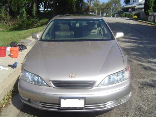 Photo of a 2001 Lexus ES in Cashmere Beige Metallic (paint color code 4M9)