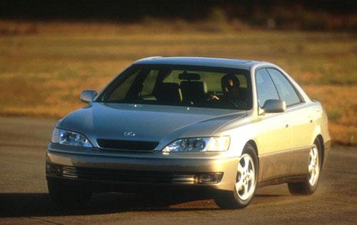 Photo of a 2001 Lexus ES in Cashmere Beige Metallic (paint color code 4M9)