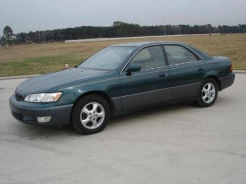 Photo of a 1997 Lexus ES in Classic Green Pearl (paint color code 6P2)