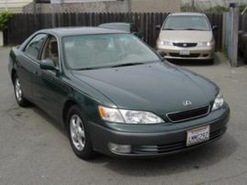 Photo of a 1999 Lexus ES in Woodland Pearl (paint color code 6R1)