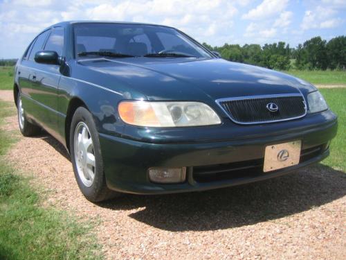 Photo of a 1993-1995 Lexus GS in Royal Jade Pearl (paint color code 6M2)