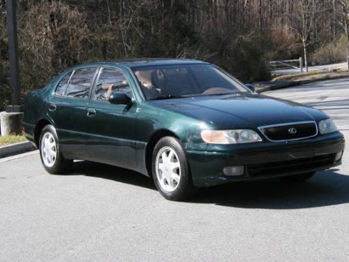 Photo of a 1993-1995 Lexus GS in Royal Jade Pearl (paint color code 6M2)