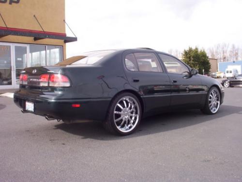 Photo of a 1993-1995 Lexus GS in Royal Jade Pearl (paint color code 6M2)