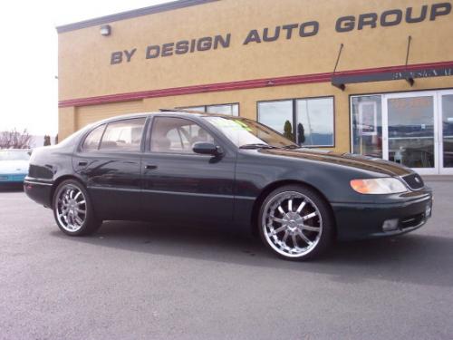 Photo of a 1993-1995 Lexus GS in Royal Jade Pearl (paint color code 6M2)