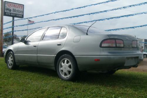 Photo of a 1996-1997 Lexus GS in Moonstone Pearl (paint color code 6N0)