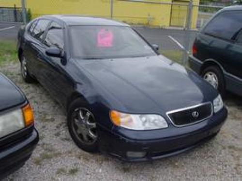 Photo of a 1993-1995 Lexus GS in Midnight Indigo Pearl (paint color code 8J5)