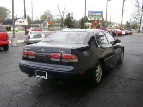 Photo of a 1993-1995 Lexus GS in Midnight Indigo Pearl (paint color code 8J5)