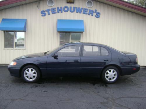 Photo of a 1993-1995 Lexus GS in Midnight Indigo Pearl (paint color code 8J5)