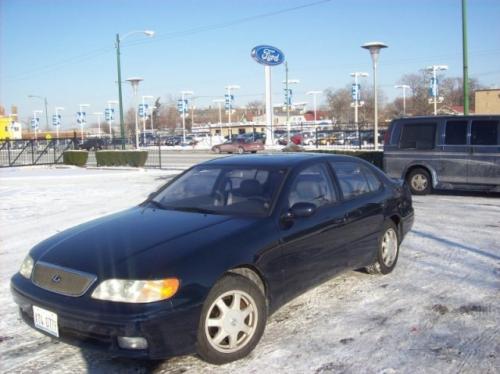 Photo of a 1996-1997 Lexus GS in Star Sapphire Pearl (paint color code 8L1)