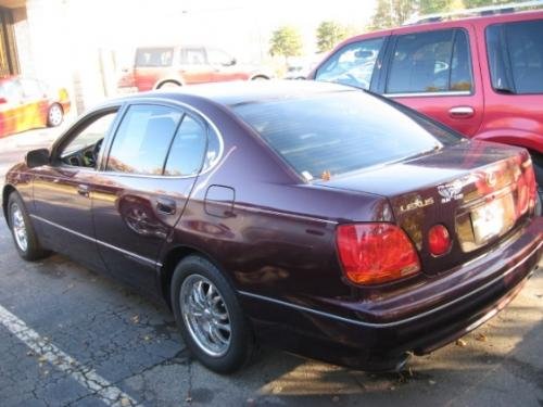 Photo of a 2005 Lexus GS in Black Cherry Pearl (paint color code 3P2)