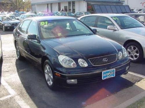 Photo of a 2002 Lexus GS in Blue Onyx Pearl (paint color code 8P8)