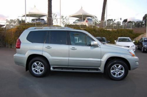 Photo of a 2003-2005 Lexus GX in Silver Pine Metallic (paint color code 1F0)