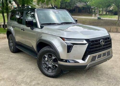 Photo of a 2024 Lexus GX in Black Onyx Roof on Atomic Silver (paint color code M06)