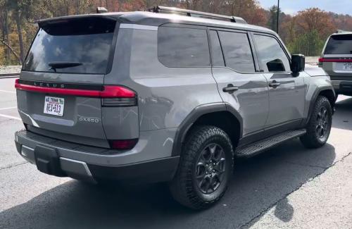 Photo of a 2024-2025 Lexus GX in Black Onyx Roof on Incognito (paint color code M07)