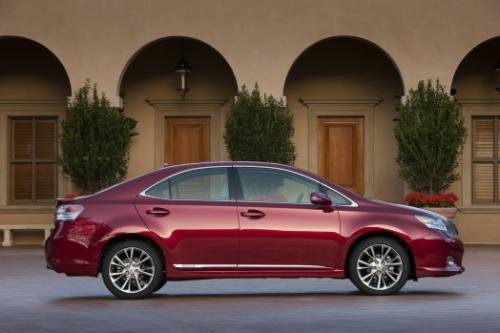 Photo of a 2010-2012 Lexus HS in Matador Red Mica (paint color code 3R1)