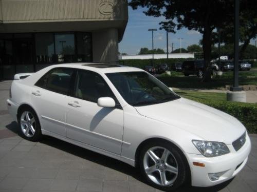 Photo of a 2001 Lexus IS in Diamond White Pearl (paint color code 051)