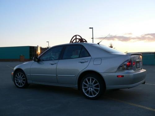 Photo of a 2001-2005 Lexus IS in Millennium Silver Metallic (paint color code 1C0)