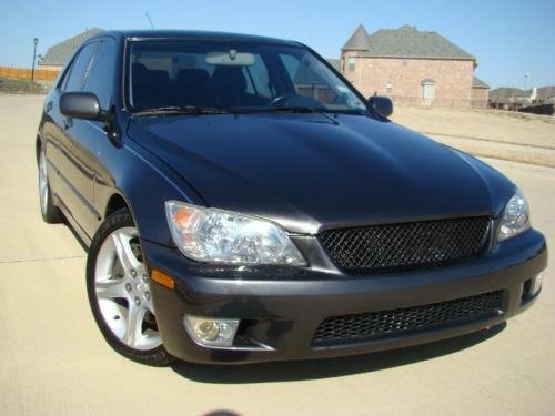 Photo of a 2001-2005 Lexus IS in Graphite Gray Pearl (paint color code 1C6)