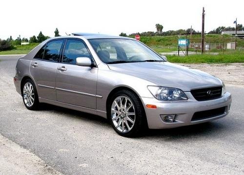 Photo of a 2003-2004 Lexus IS in Thundercloud Metallic (paint color code 1D2)