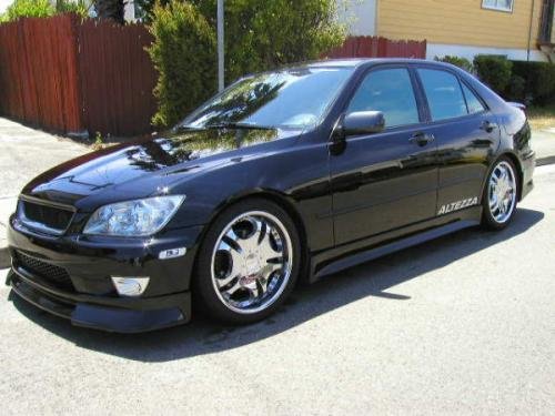 Photo of a 2001-2005 Lexus IS in Black Onyx (paint color code 202