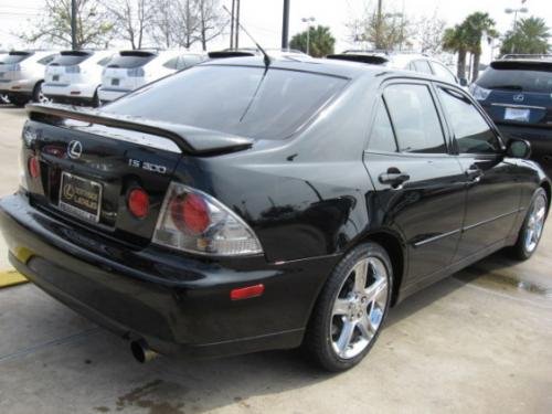Photo of a 2001-2005 Lexus IS in Black Onyx (paint color code 202