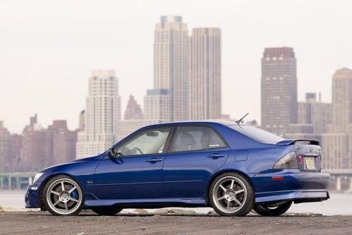 Photo of a 2001 Lexus IS in Spectra Blue Mica (paint color code 8M6