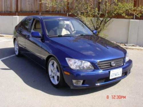 Photo of a 2004-2005 Lexus IS in Indigo Ink Pearl (paint color code 8P4)