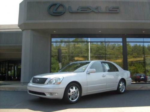 Photo of a 2001-2003 Lexus LS in Parchment Crystal (paint color code 066)