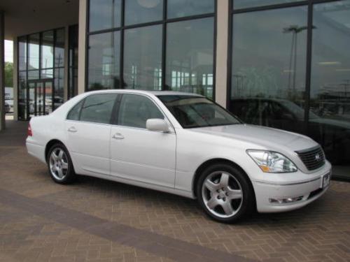 Photo of a 2004-2006 Lexus LS in Moonlight Pearl (paint color code 072)