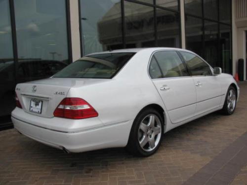 Photo of a 2004-2006 Lexus LS in Moonlight Pearl (paint color code 072)