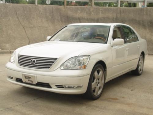 Photo of a 2004-2006 Lexus LS in Moonlight Pearl (paint color code 072)