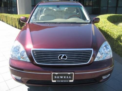 Photo of a 2001-2006 Lexus LS in Black Cherry Pearl (paint color code 3P2)